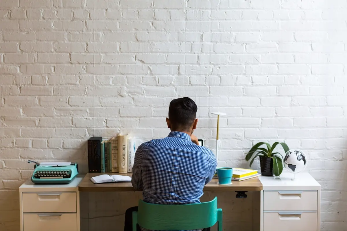 Free office worker photo
